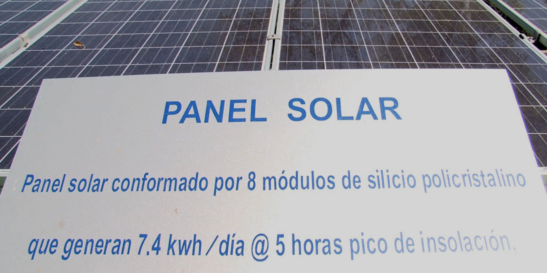 páneles solares del estacionamiento verde de FIRA